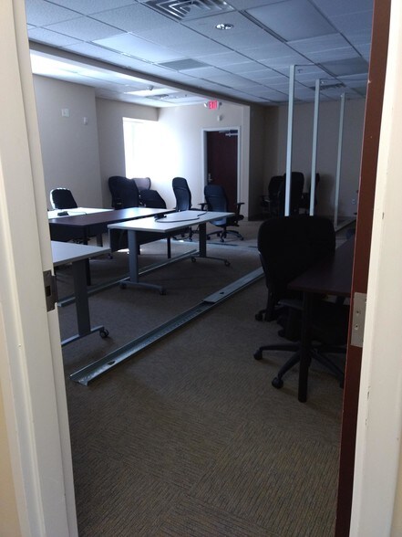 More Photos Of 2919 Breezewood Ave, Fayetteville Office For Sale