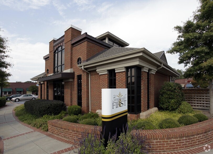 More Photos Of 2107-2123 Augusta St, Greenville Unknown For Lease