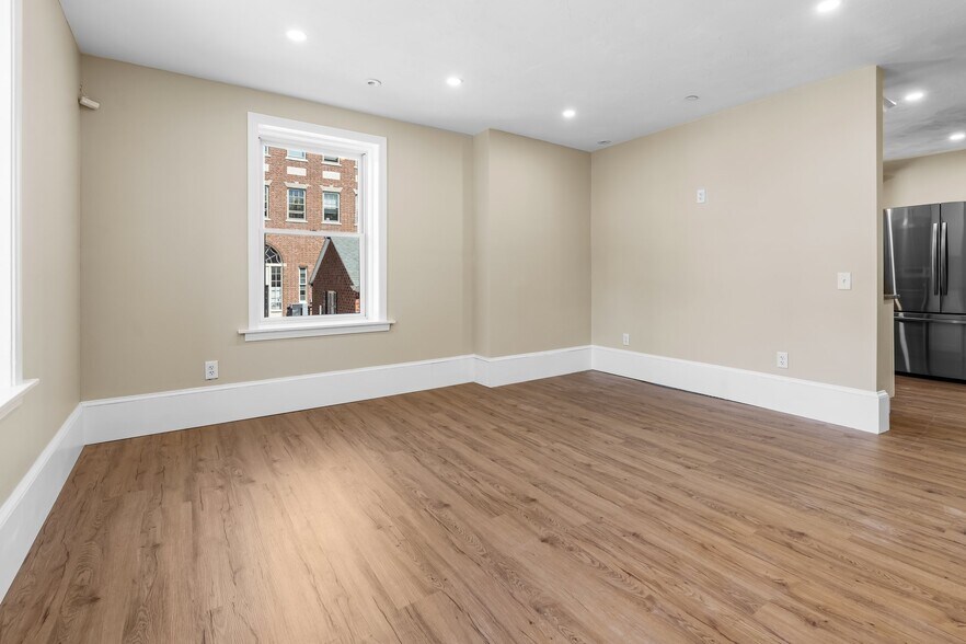 More Photos Of 6 Windsor St, Andover Office For Sale