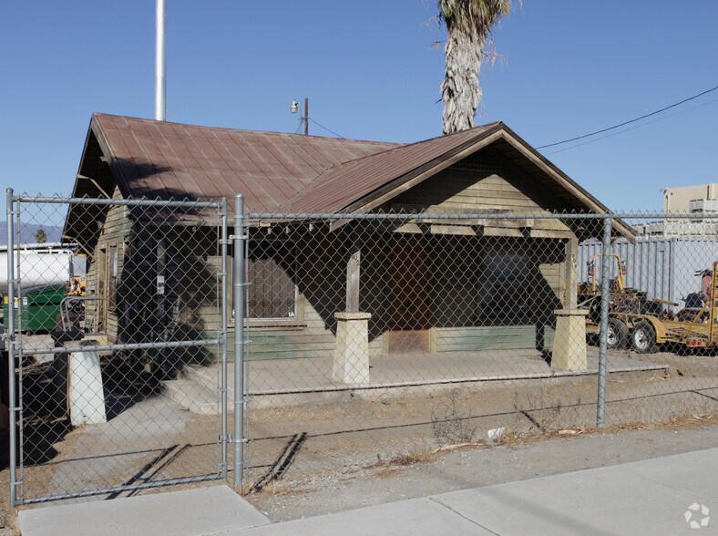 More Photos Of 909 Center St, Riverside Warehouse For Sale