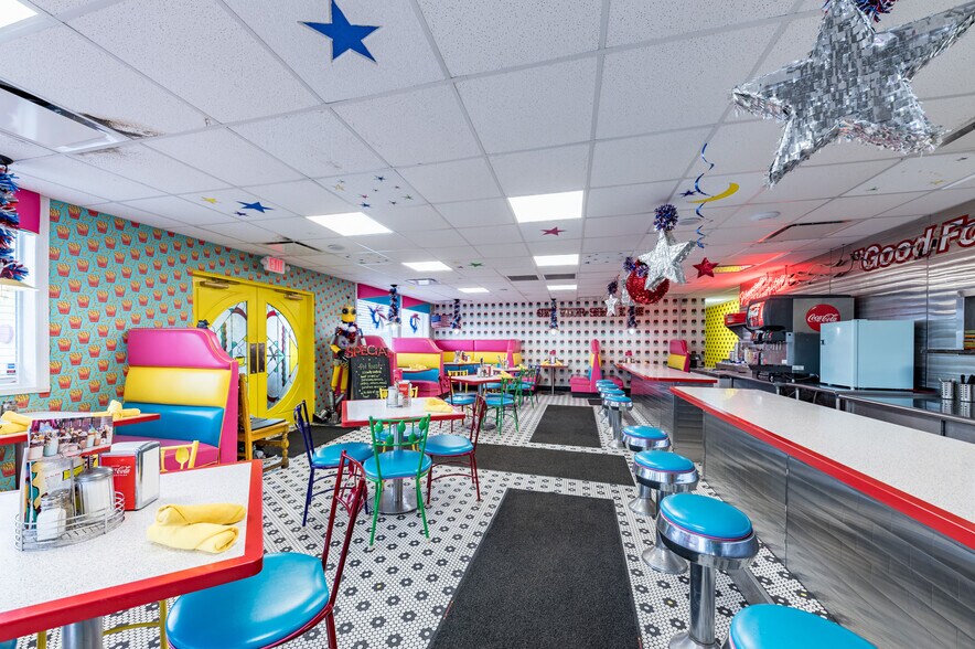 More Photos Of 1111 Fairmont Ave, Fairmont Restaurant For Sale