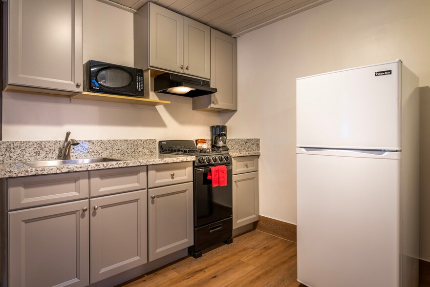 More Photos Of 27992 Rainbow Dr, Lake Arrowhead Hotel For Sale