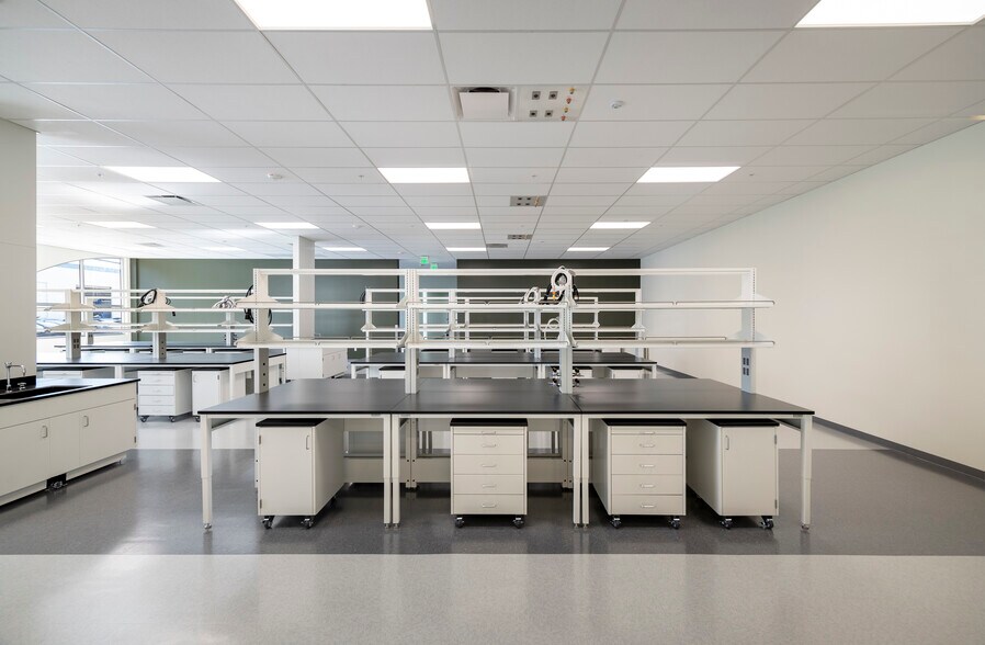 More Photos Of 150 Industrial Rd, San Carlos Flex For Sale