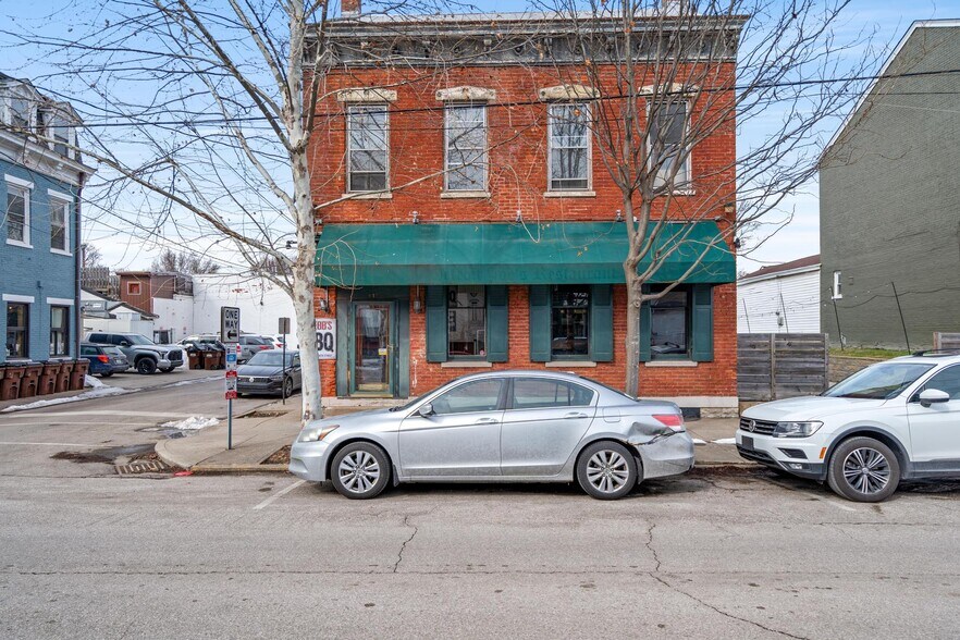 More Photos Of 115 E 9th St, Newport Restaurant For Sale