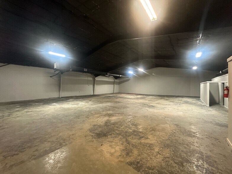 More Photos Of 10126 Jensen Dr, Houston Freestanding For Sale