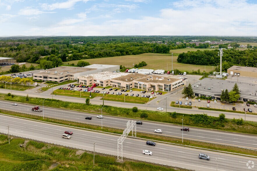 More Photos Of 1919-1933 Boul Lionel-Bertrand, Boisbriand Flex For Lease