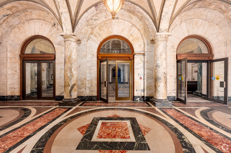 More Photos Of 222 N Alabama St, Indianapolis Office For Sale