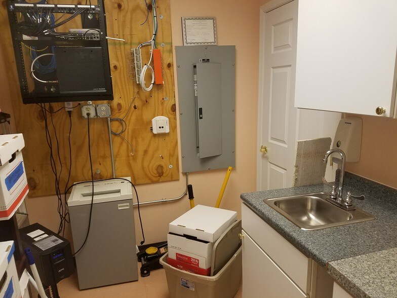 More Photos Of 559 Frost Ave, Warrenton Medical For Lease