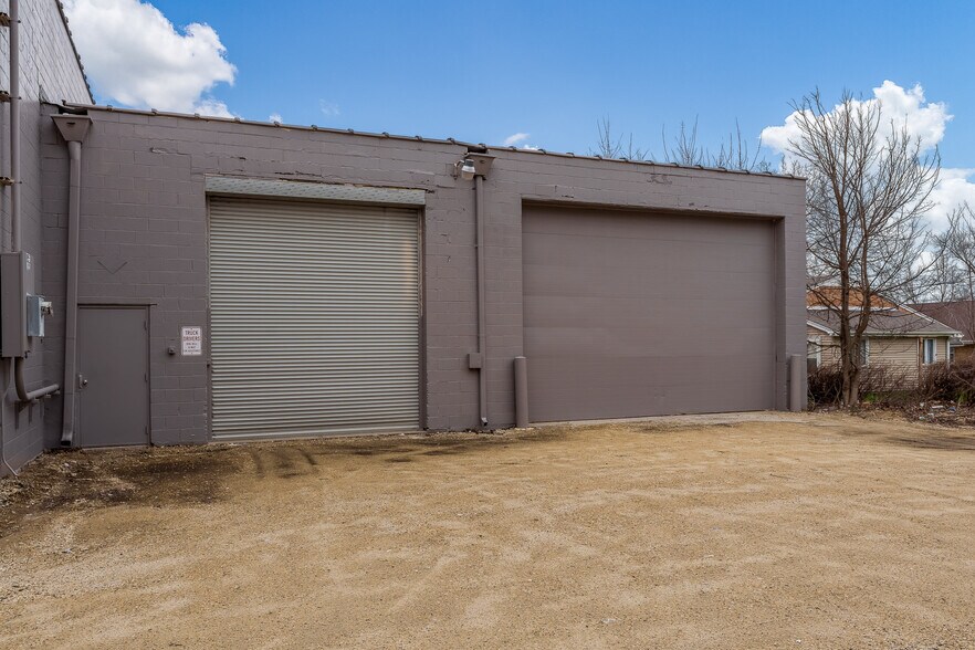More Photos Of 3944 Auburn St, Rockford Industrial For Sale