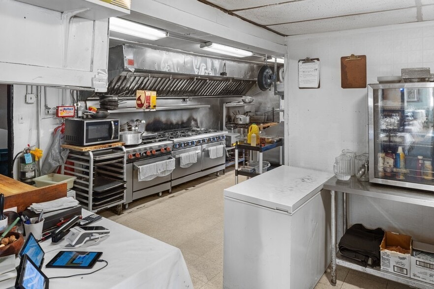 More Photos Of 1994, Jamison Freestanding For Sale