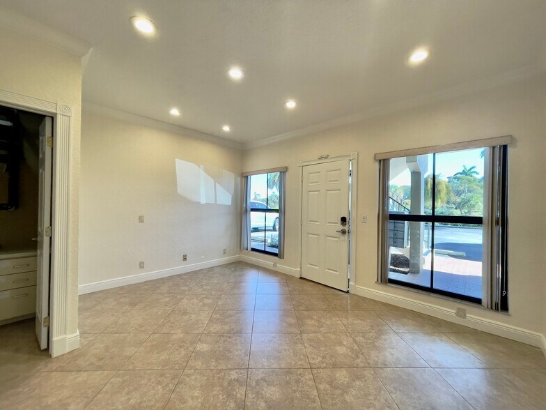 More Photos Of 312 S Old Dixie Hwy, Jupiter Office For Lease