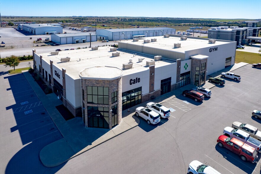More Photos Of 4200 Carriage Way, Weatherford Medical For Lease