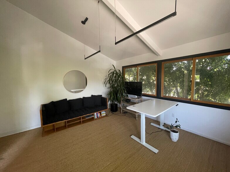 More Photos Of 2482 Newport Blvd, Costa Mesa Loft Creative Space For Lease