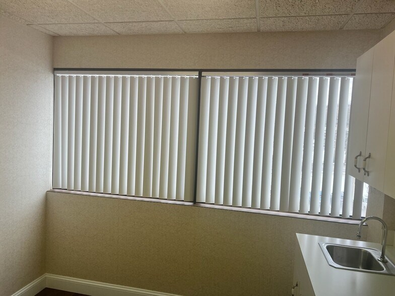 More Photos Of 401 Hamburg Turnpike, Wayne Medical For Sale