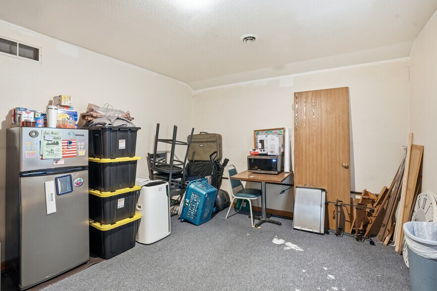 More Photos Of 4020 E Old US 30, Hamlet Restaurant For Sale