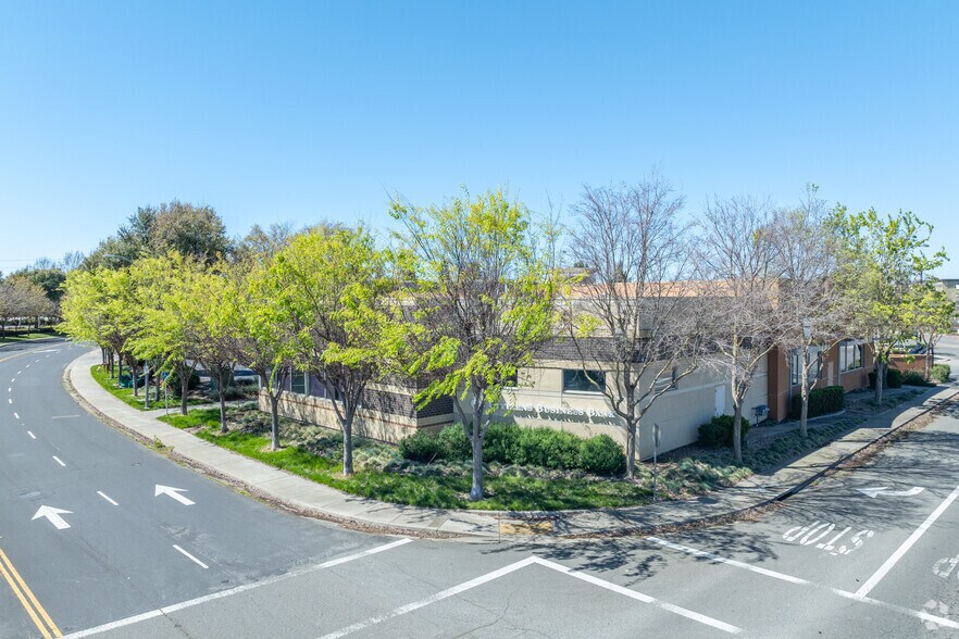 More Photos Of 725 Riverpoint Ct, West Sacramento Freestanding For Lease