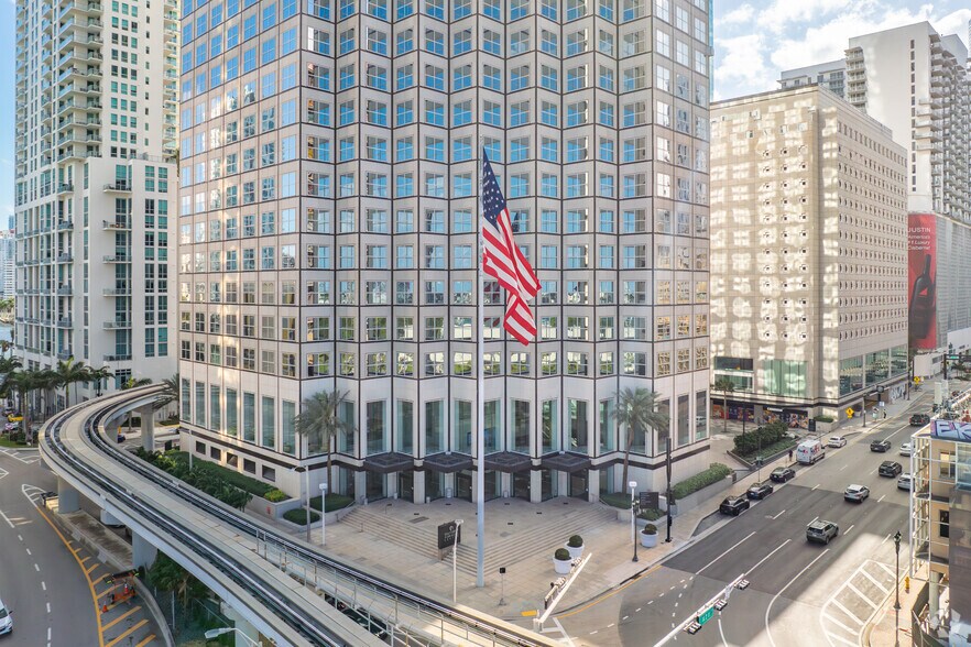 More Photos Of 200 S Biscayne Blvd, Miami Office For Lease