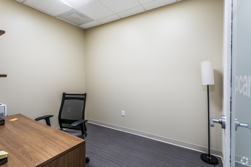 More Photos Of 2847 Poplar Ave, Memphis Storefront Retail Office For Sale