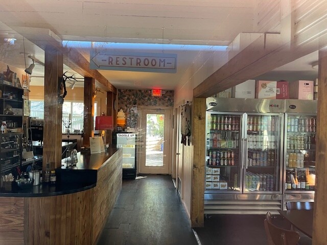 More Photos Of 1309 Rosewood Ave, Austin Restaurant For Lease