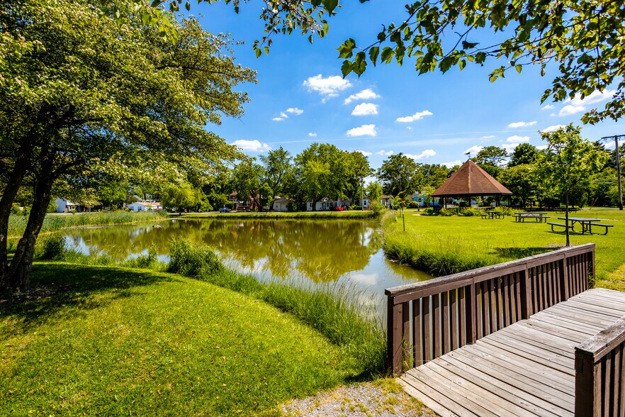 More Photos Of 2920-2932 Schroeder Blvd, Keego Harbor Apartments For Sale