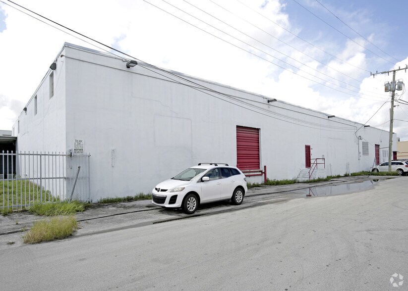 More Photos Of 3690 NW 52nd St, Miami Warehouse For Lease