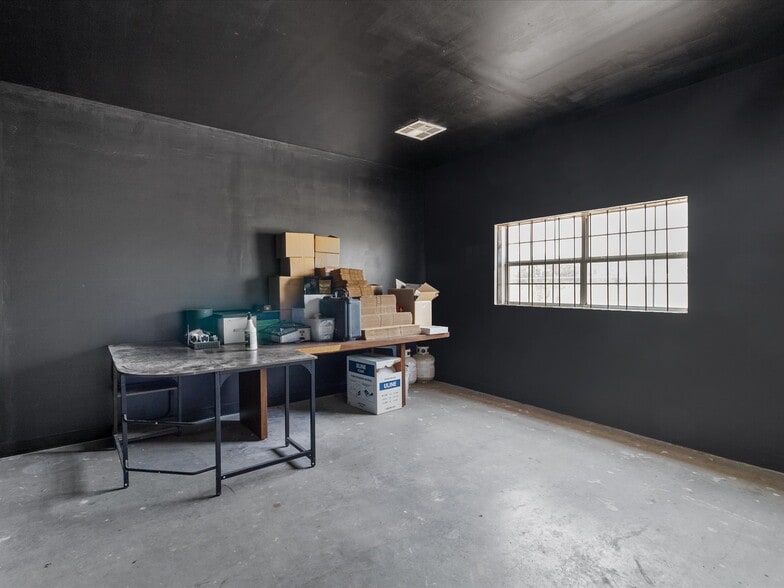 More Photos Of 700 N Main St, Lexington Industrial For Sale