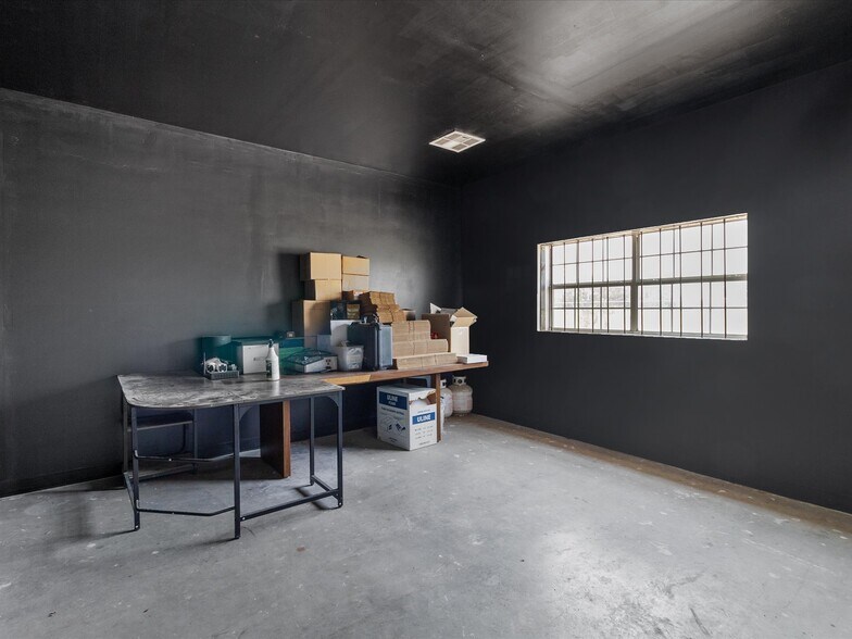 More Photos Of 700 N Main St, Lexington Warehouse For Lease