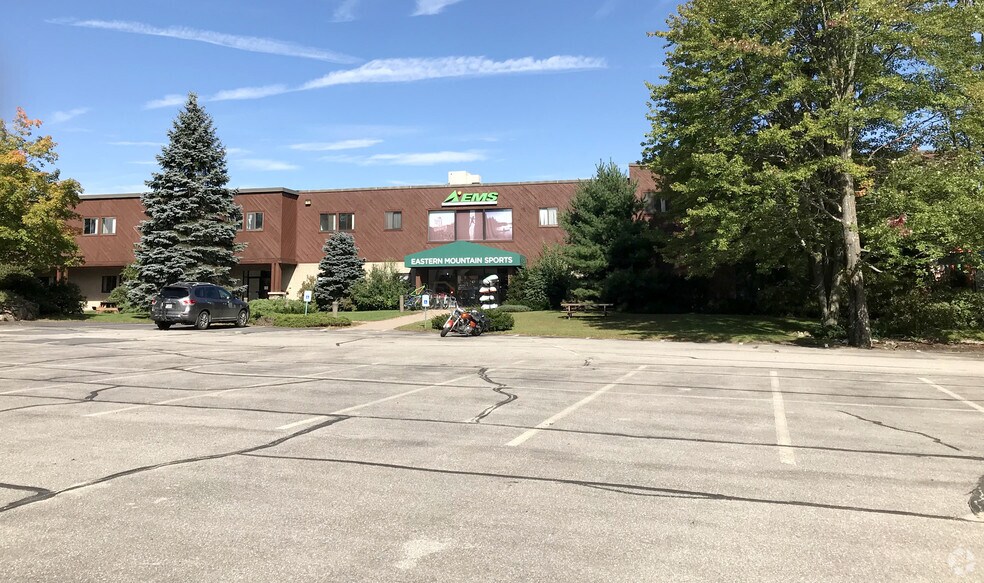 More Photos Of 1 Vose Farm Rd, Peterborough Distribution For Lease