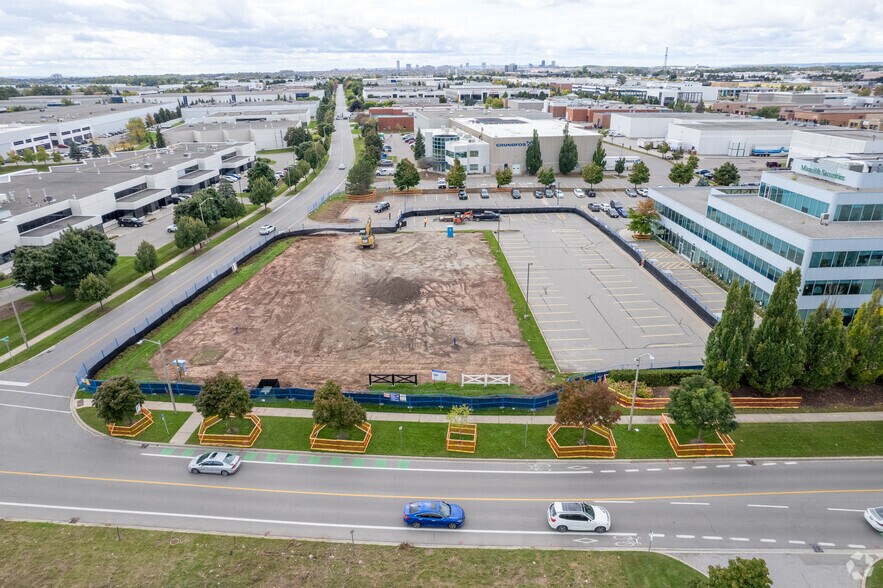 More Photos Of 2350 Bristol Cir, Oakville Warehouse For Lease