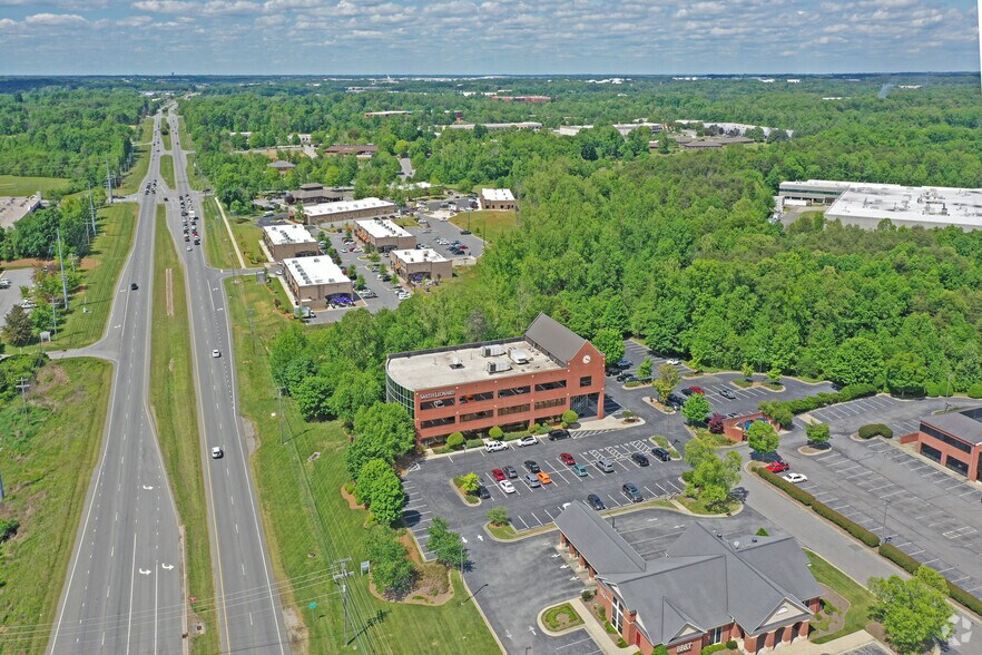 More Photos Of 4035 Premier Dr, High Point Office For Lease