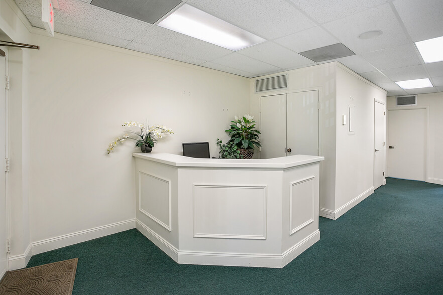 More Photos Of 7960-7990 Old Georgetown Rd, Bethesda Medical For Sale