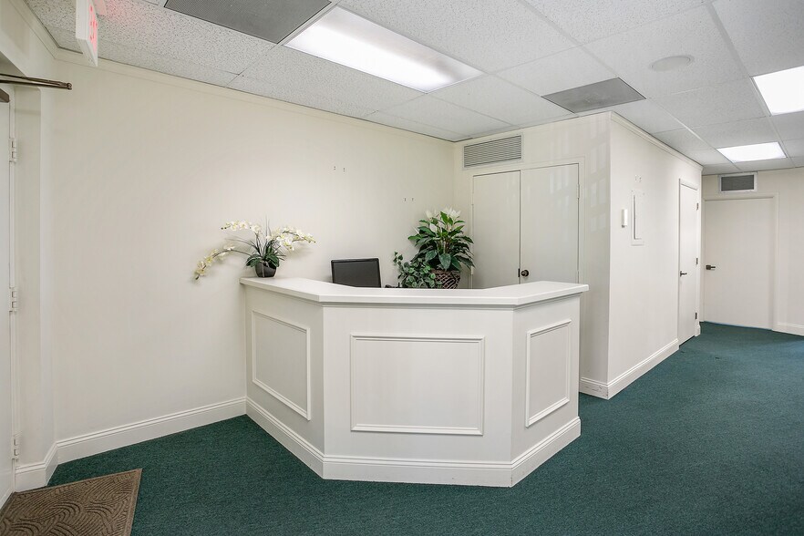 More Photos Of 7960-7990 Old Georgetown Rd, Bethesda Medical For Sale