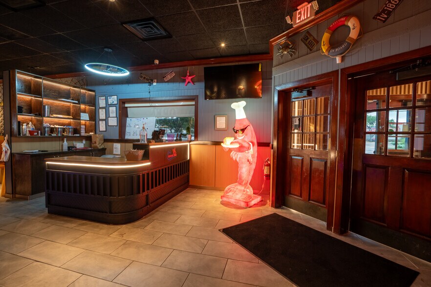 More Photos Of 4002 Spencer Hwy, Pasadena Restaurant For Lease