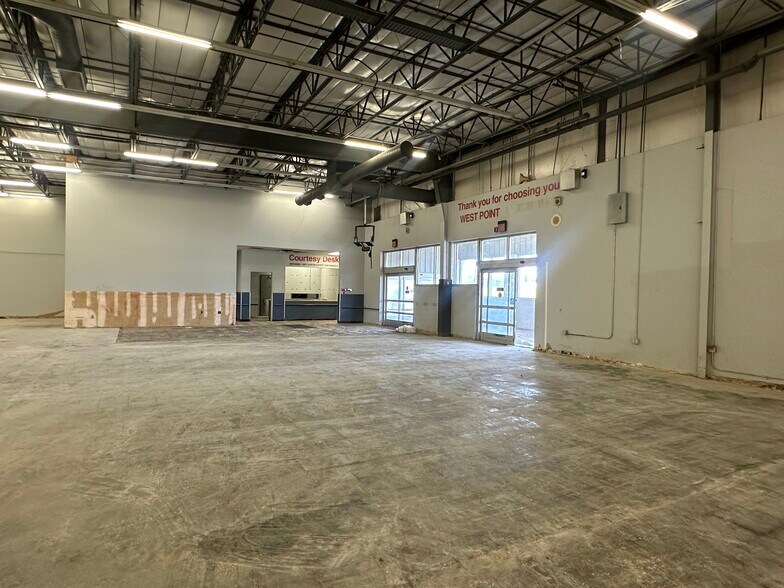 More Photos Of 124 Winchester Dr, West Point General Retail For Sale