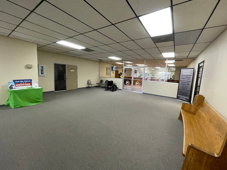 More Photos Of 809 Gallagher Dr, Sherman General Retail For Sale