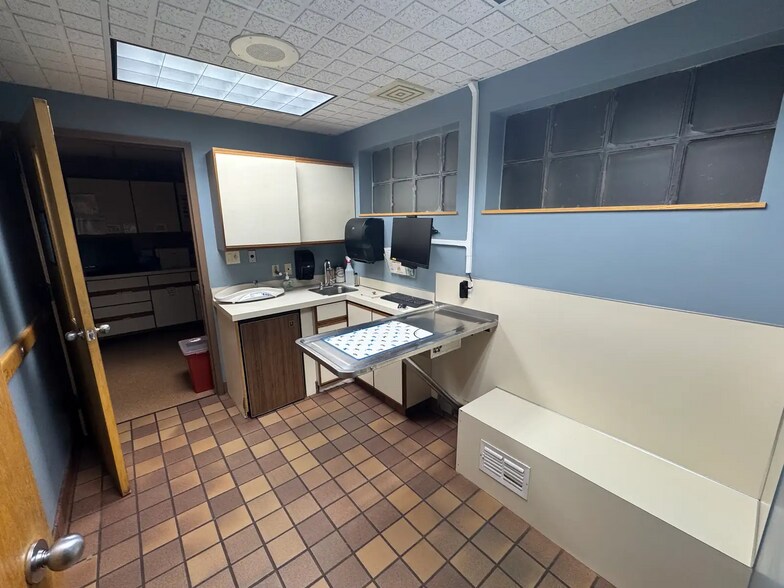 More Photos Of 6273 W River Rd NE, Belmont Veterinarian Kennel For Sale