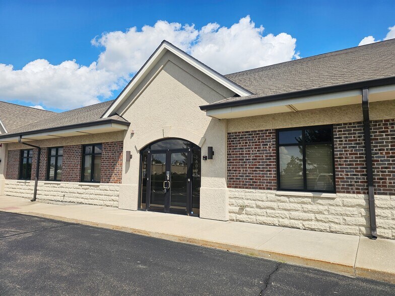 More Photos Of 16001-16009 Executive Dr, Crest Hill Office For Lease