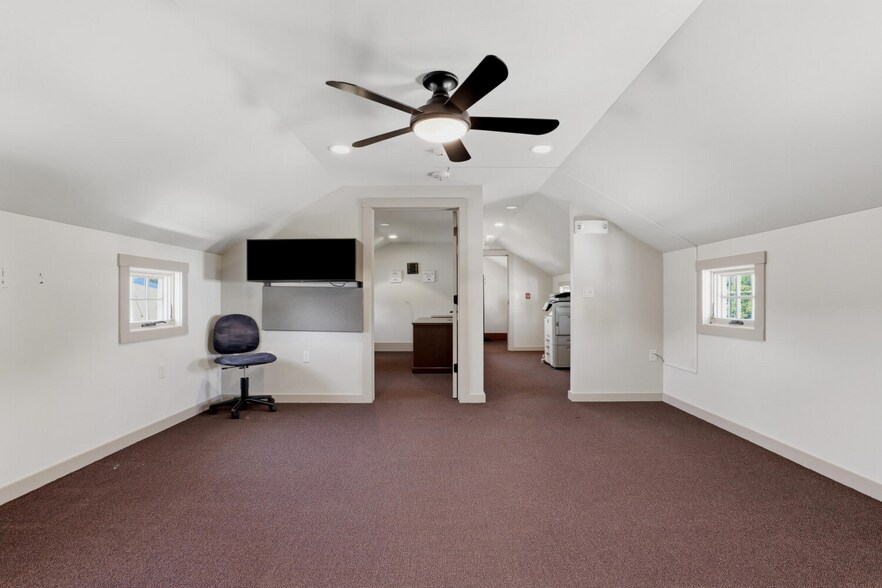 More Photos Of 517 Monroe St, Sheboygan Falls Office For Sale