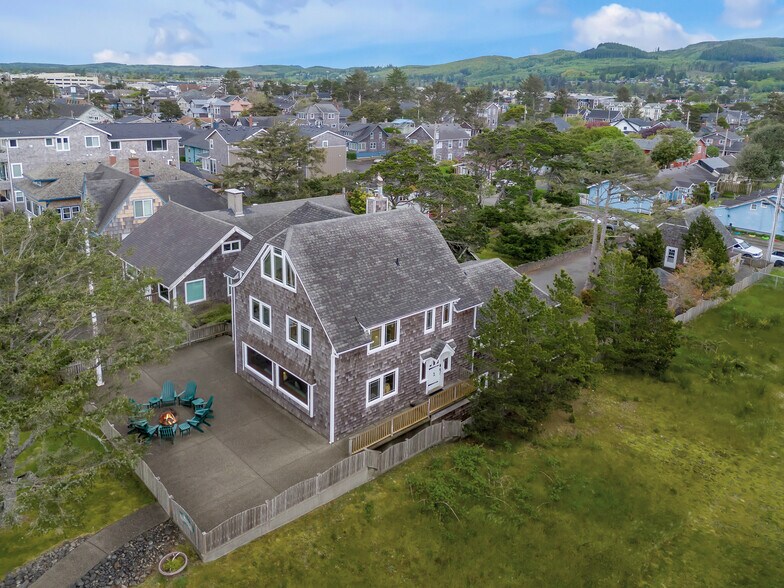 More Photos Of 1021 Promenade, Seaside Specialty For Sale