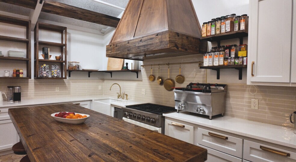 More Photos Of 617 S Air Depot Blvd, Midwest City Restaurant For Sale