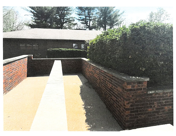 More Photos Of 1515 W Walnut St, Jacksonville Medical For Sale