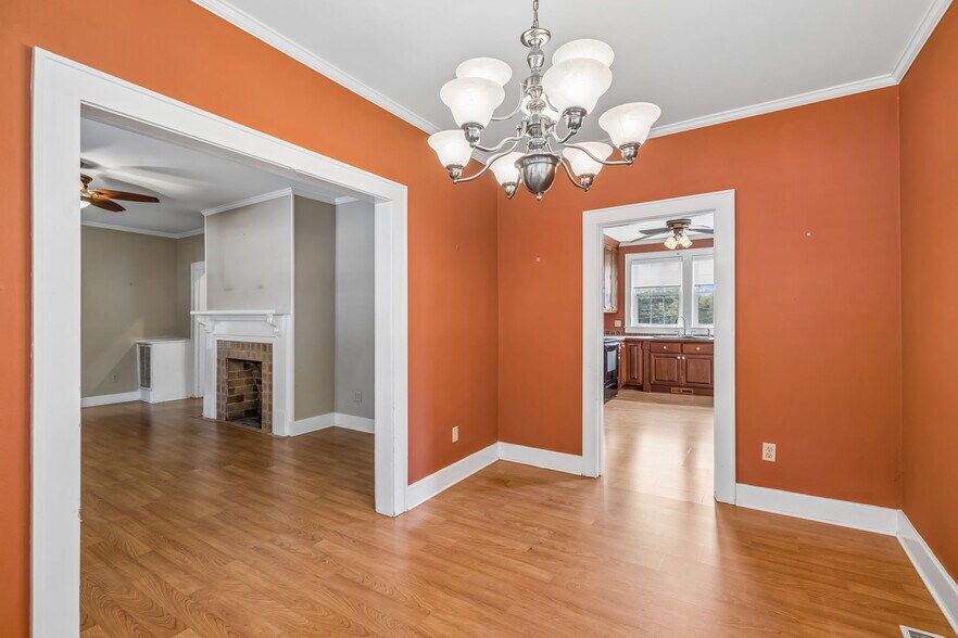 More Photos Of 609 W 7th St, Columbia Office For Sale