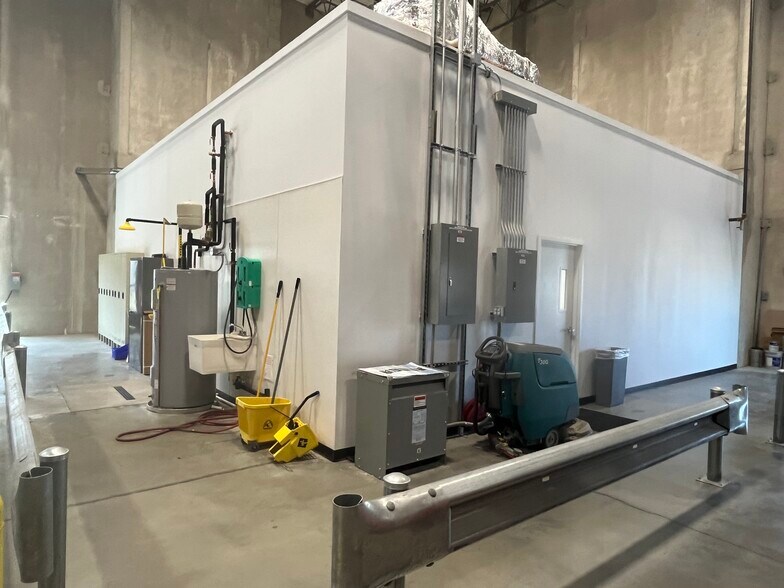 More Photos Of 26550 Bluestone Blvd, Euclid Light Manufacturing For Lease