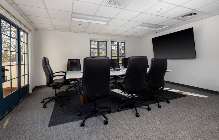 More Photos Of 21 E Victoria St, Santa Barbara Office For Lease