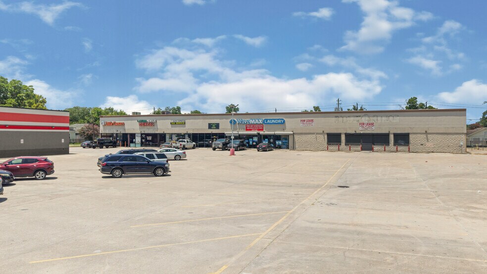 More Photos Of 2601-2619 Fulton St, Houston Unknown For Lease