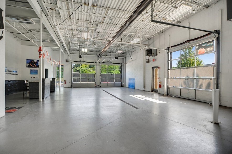 More Photos Of 855 E Grand Ave, Lake Villa Auto Dealership For Sale