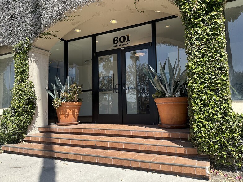 More Photos Of 601 S Brand Blvd, San Fernando Office For Lease