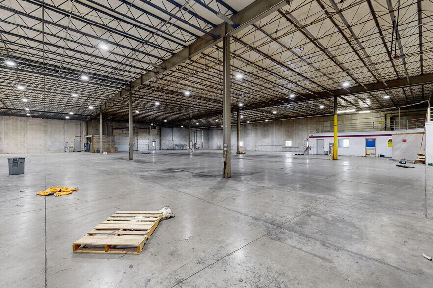 More Photos Of 701 Technology Pl, Waverly Manufacturing For Lease