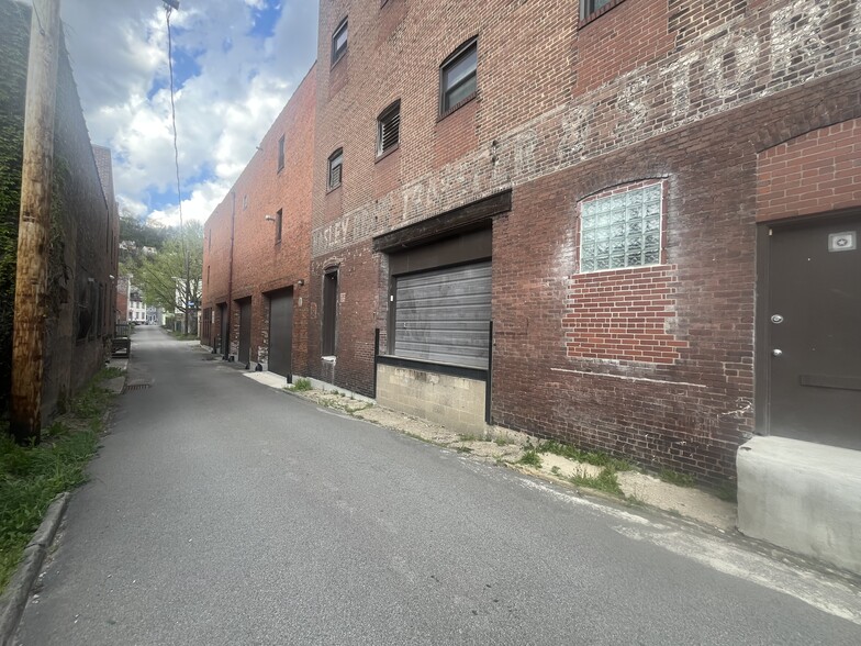 More Photos Of 918 Rickenbach St, Pittsburgh Distribution For Lease