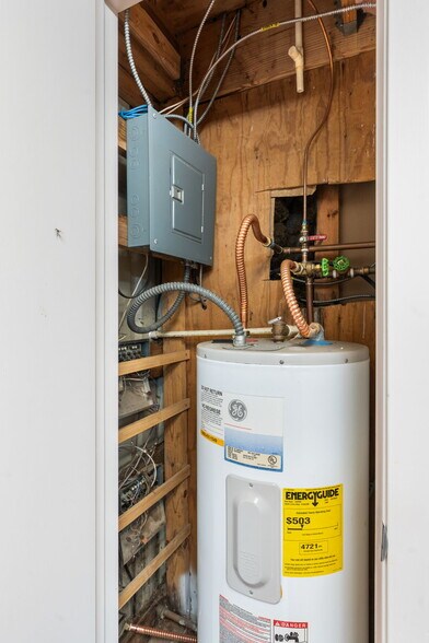 More Photos Of 2200 Sciaaca Rd, Spring Office For Sale